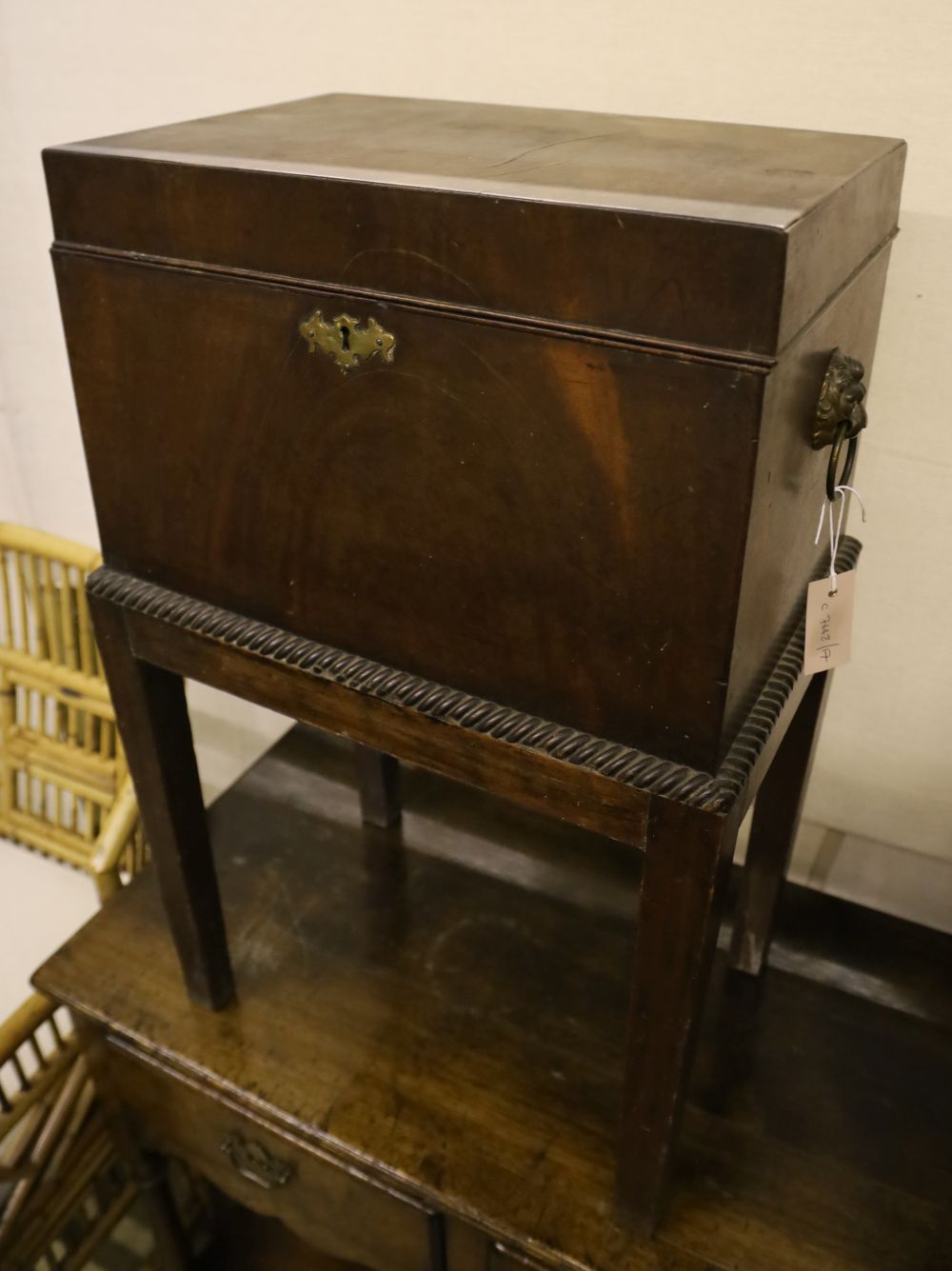 A George III style mahogany cellaret, width 58cm, depth 33cm, height 77cm